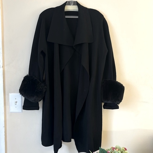 T Tahari Black Draped Open Front Faux Fur Trim Chic Size L - Picture 1 of 10
